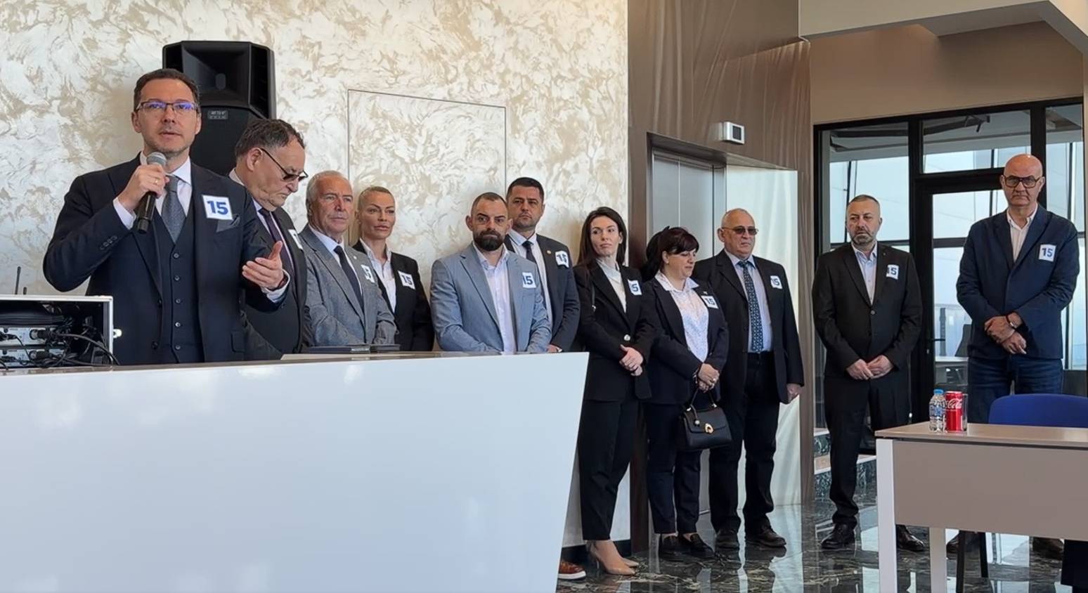 Водачът на листата на ГЕРБ-СДС в Шумен Даниел Митов и кандидатите за народни представители 